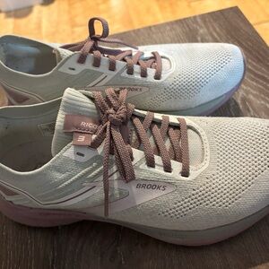 Brooks Women's Athletic Shoes - White and Purple